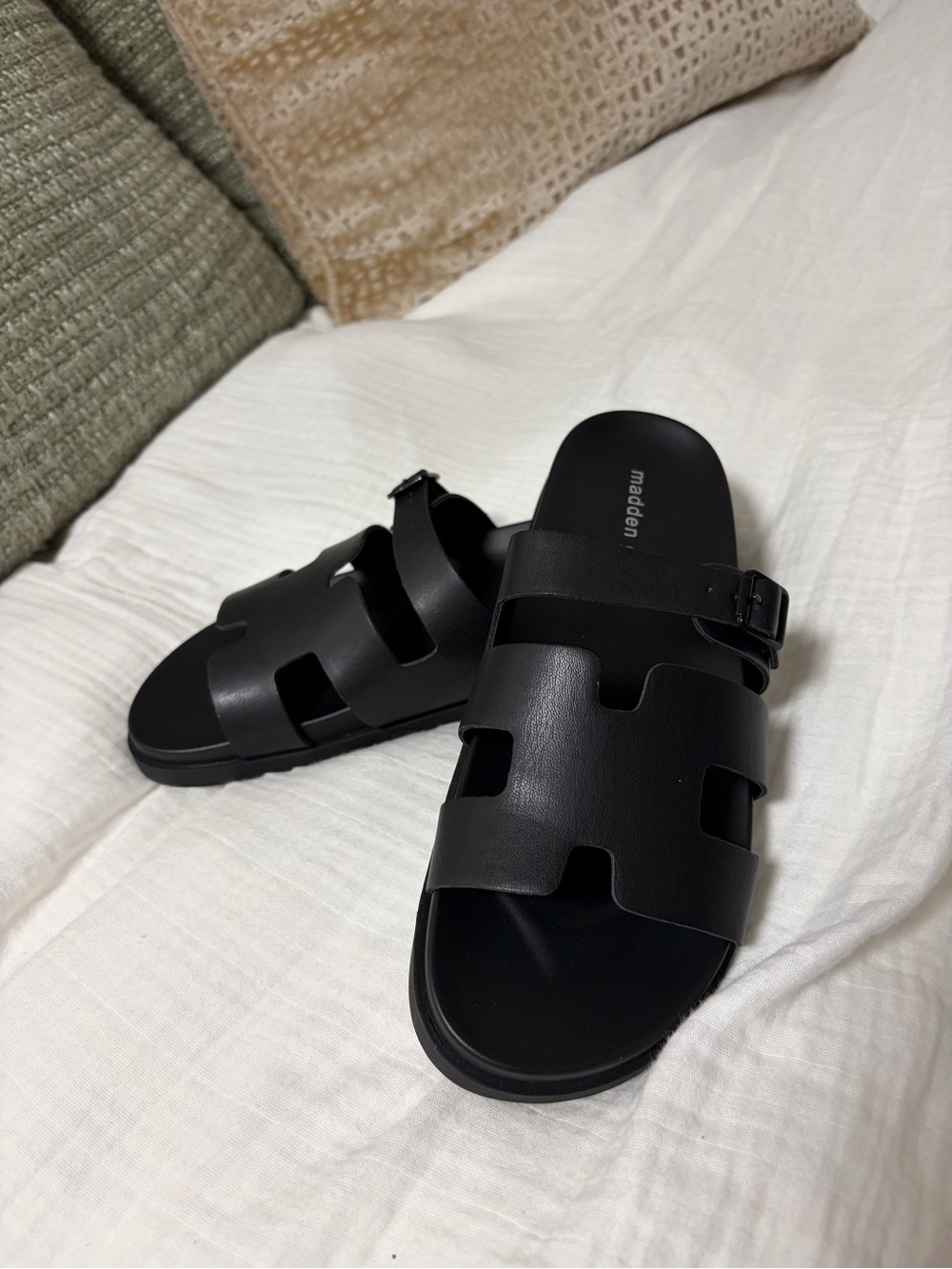 NEW Steve Madden Black Cutout Slide Sandals